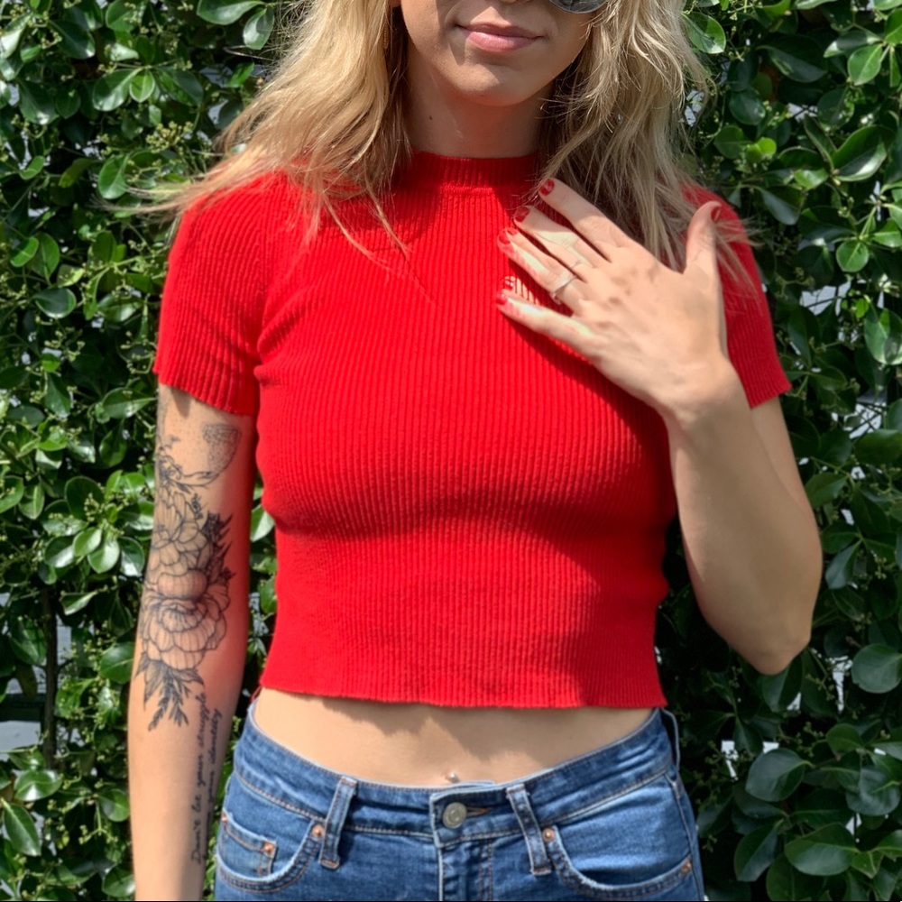 Red ribbed crop top
